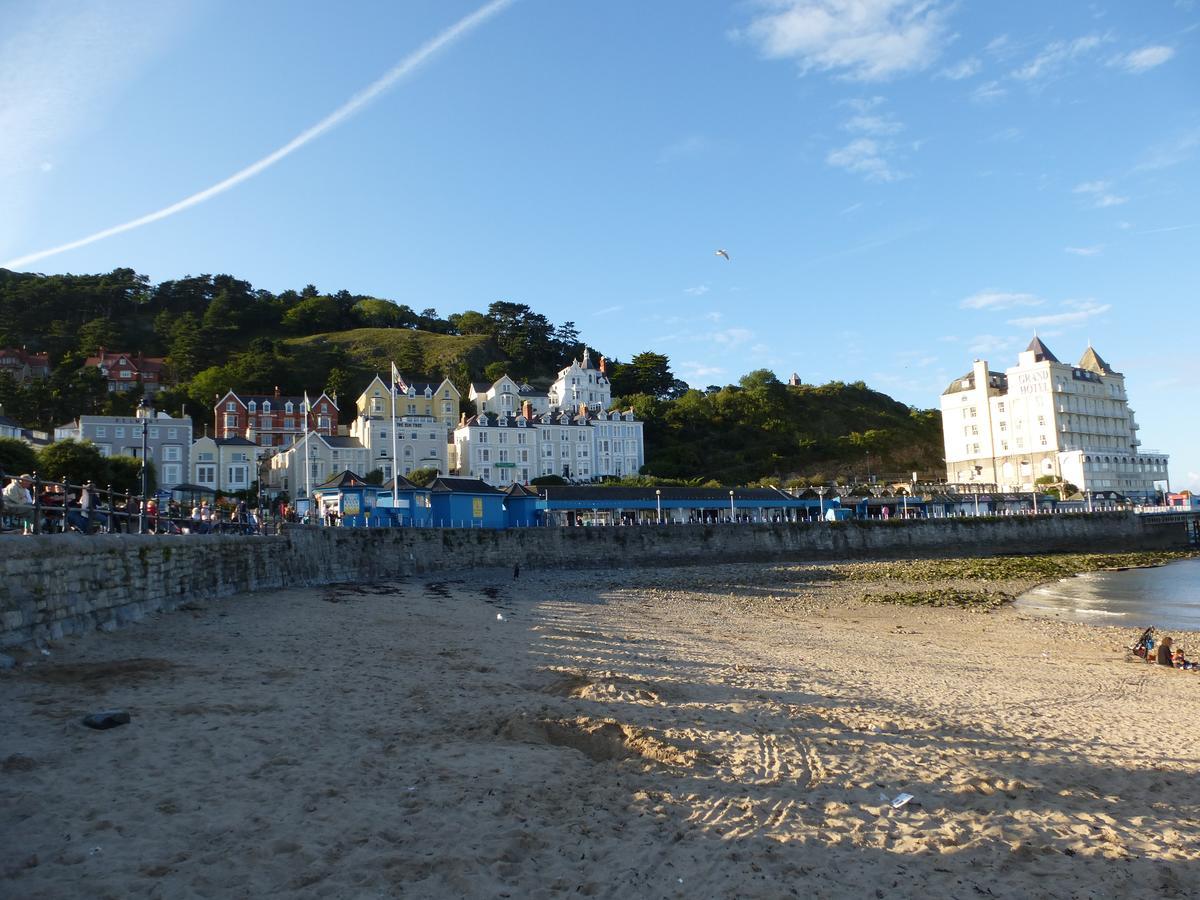 The Kenmore Guest House Llandudno Exterior foto